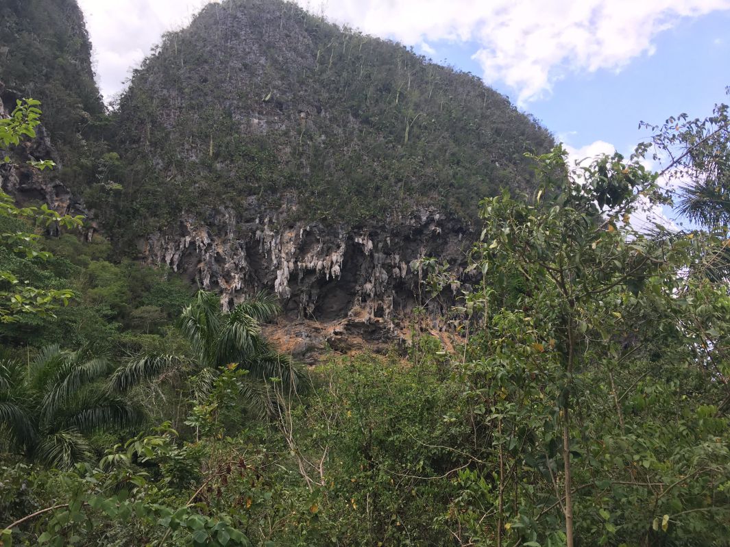 変な形の山