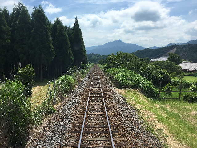 田舎の線路道