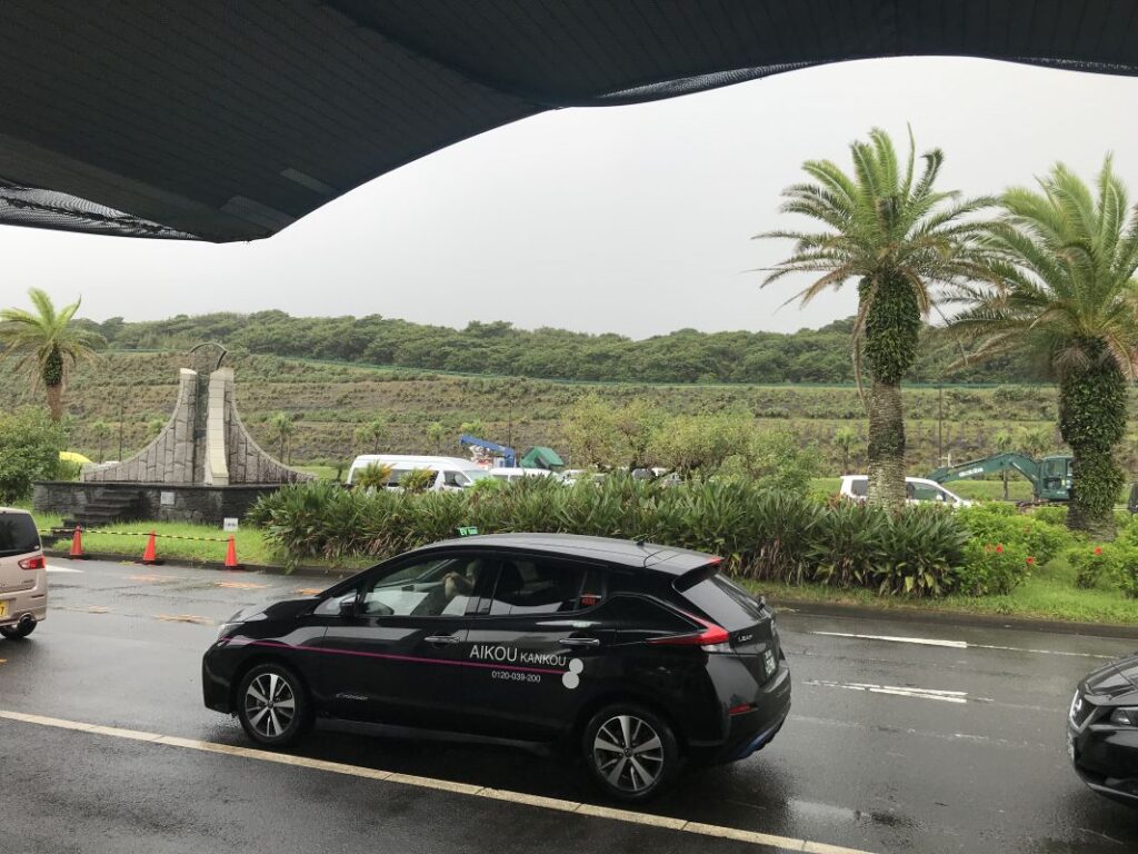 八丈空港を出たところの風景