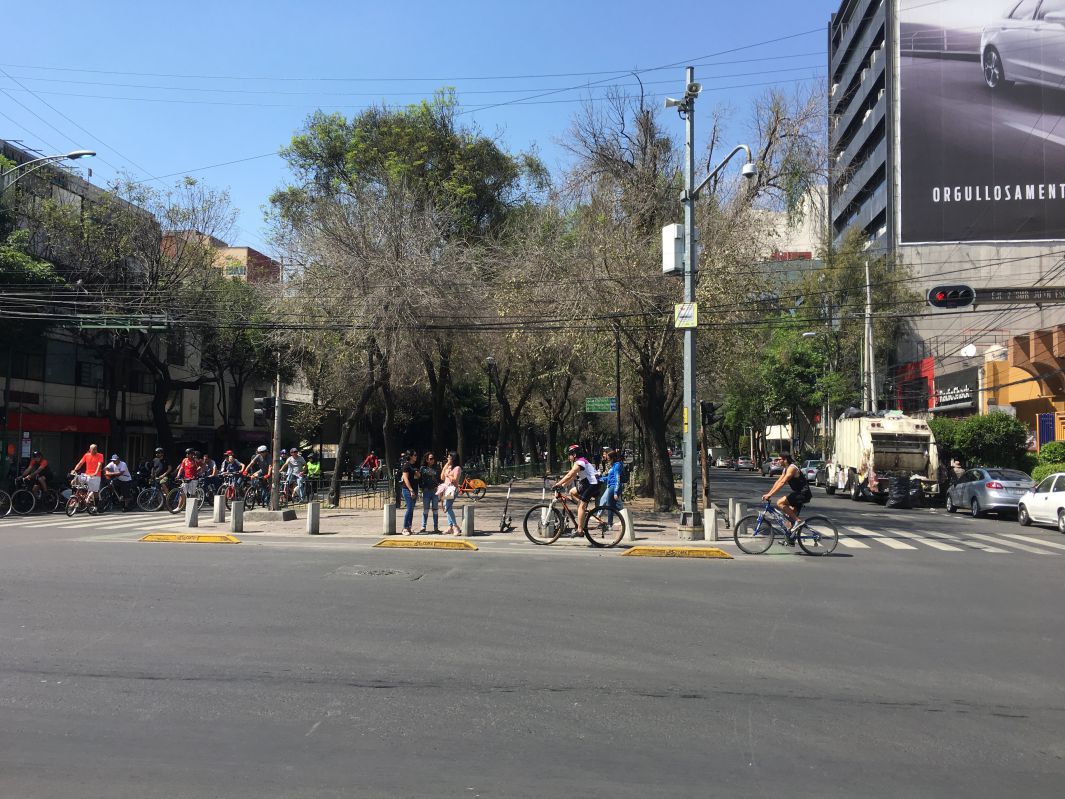 メキシコシティの晴れた街角