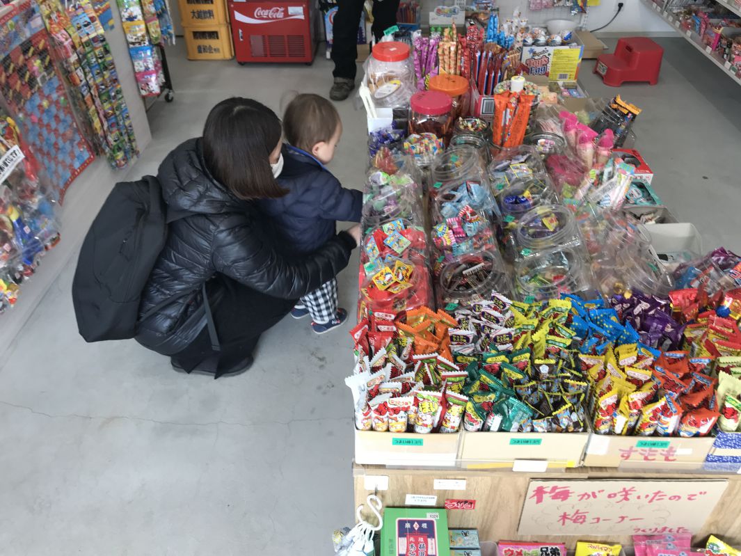 駄菓子屋にて