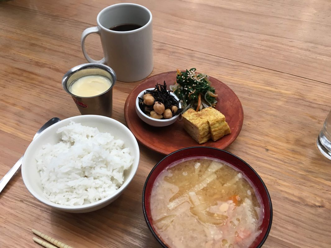 和食の朝食セット。