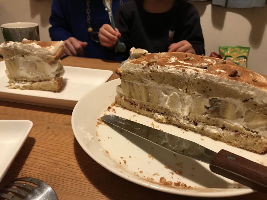 カットしたケーキ