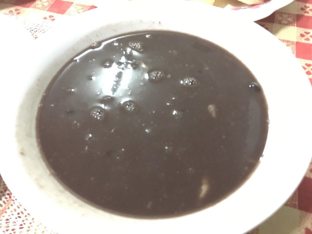 黒い豆のスープ