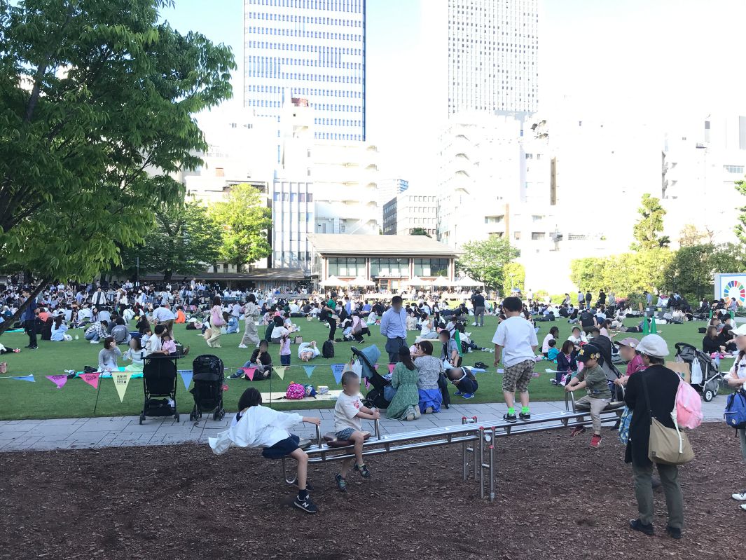 午後の南池袋公園