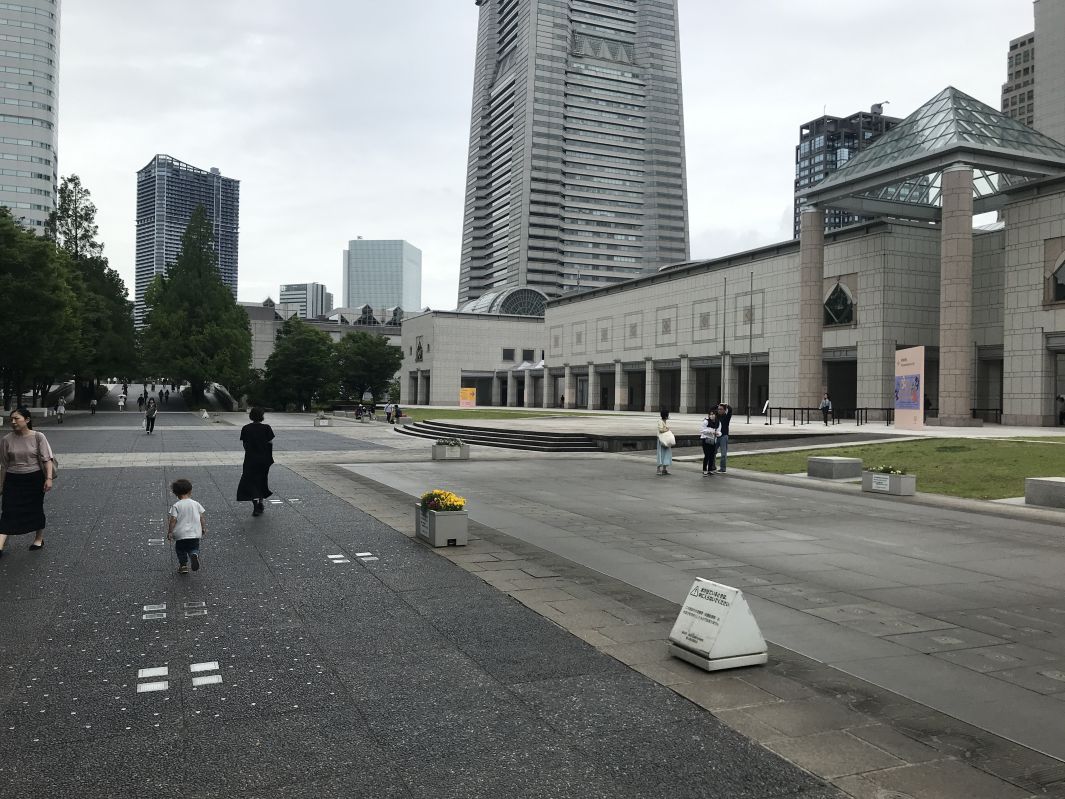 横浜美術館