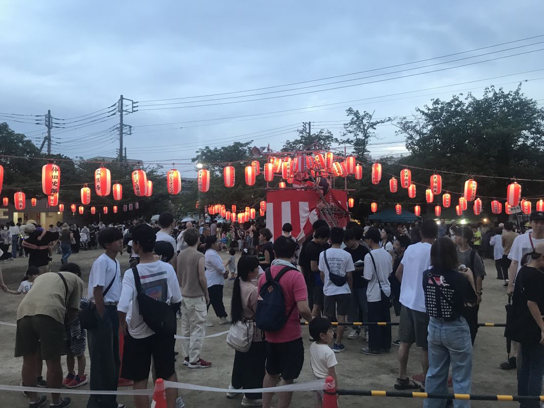 暗くなっていく盆踊り会場