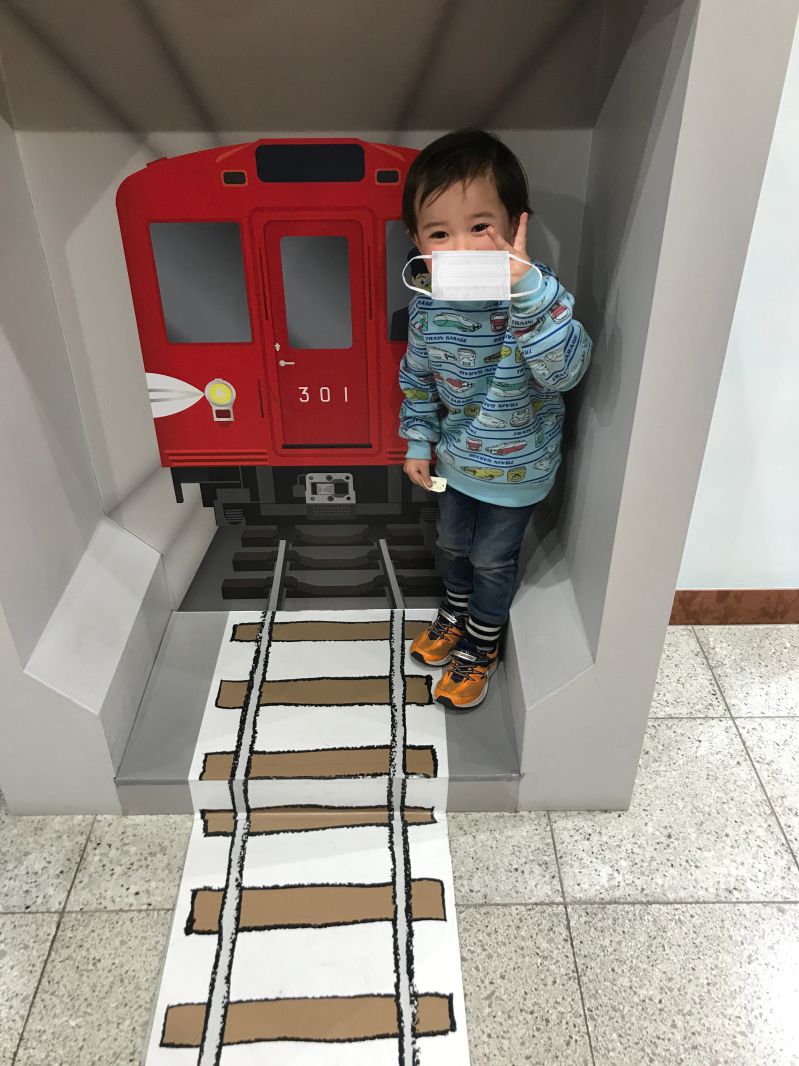 旧丸ノ内線と一緒に記念写真