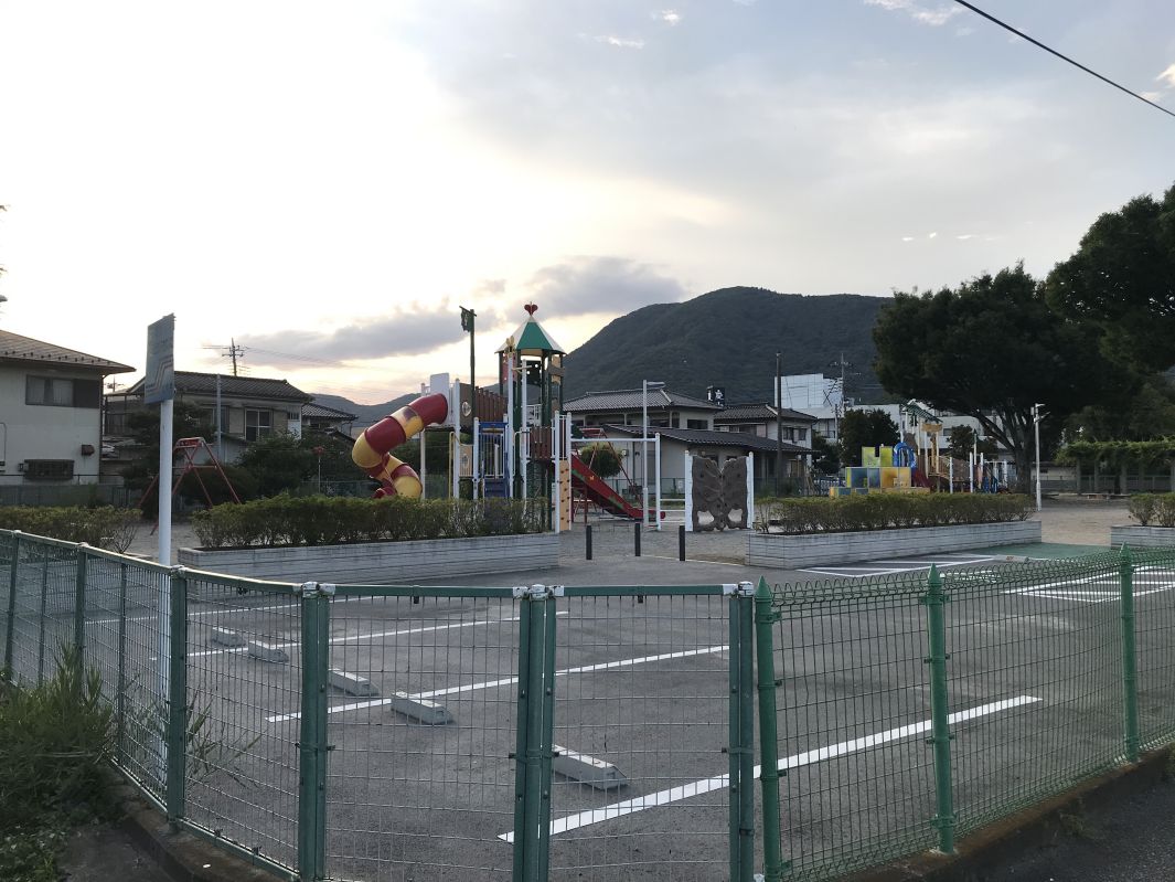 誰もいない公園