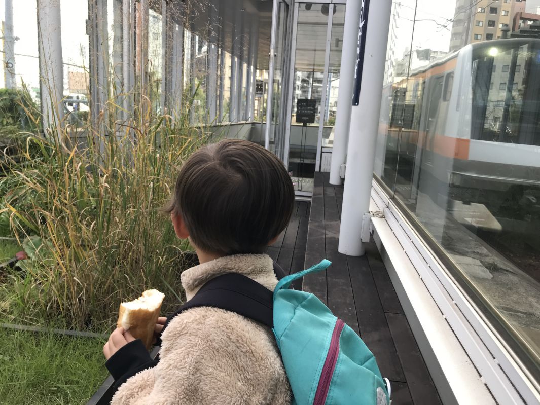 中央線を見るコニー