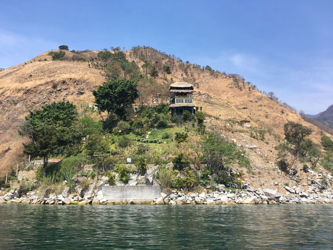 ボートから見える高台