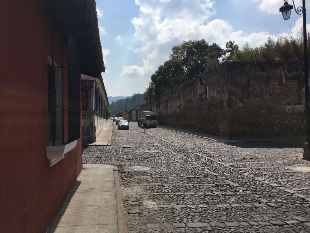 閑散とした通り