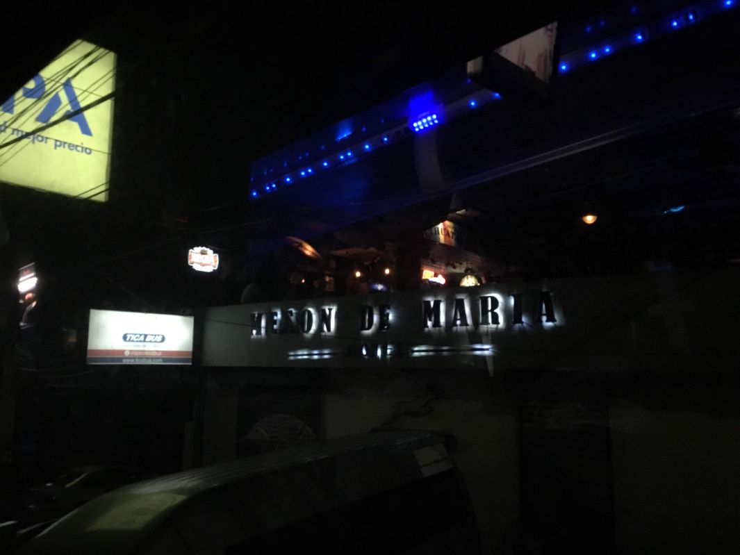 賑わっているサンサルバドルの施設