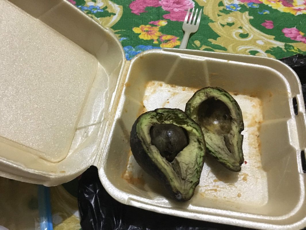 黒くなったアボカド