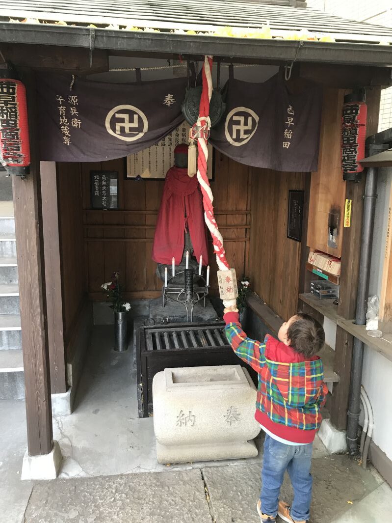 鈴を鳴らすコニー