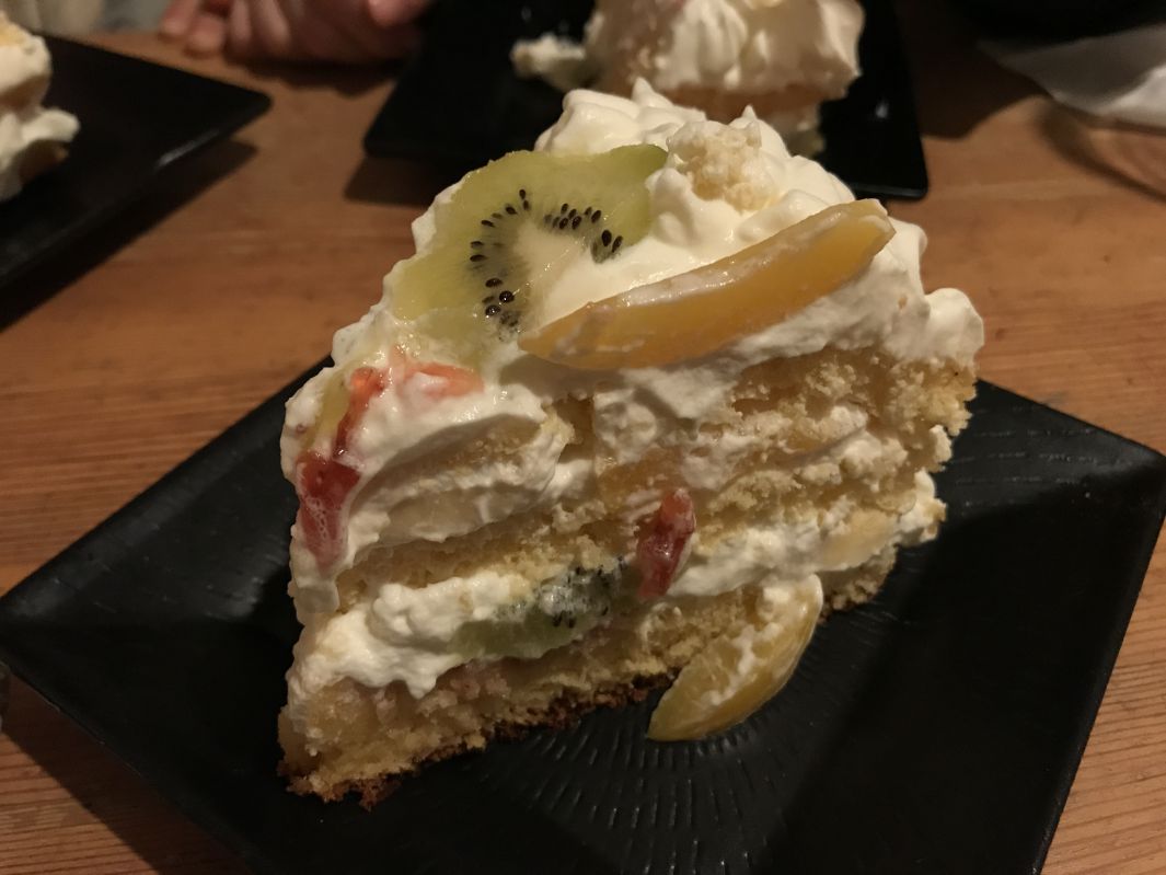 カットしたケーキ