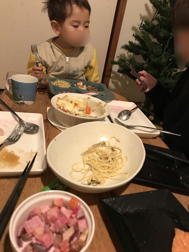 食べかけのクリスマスディナー