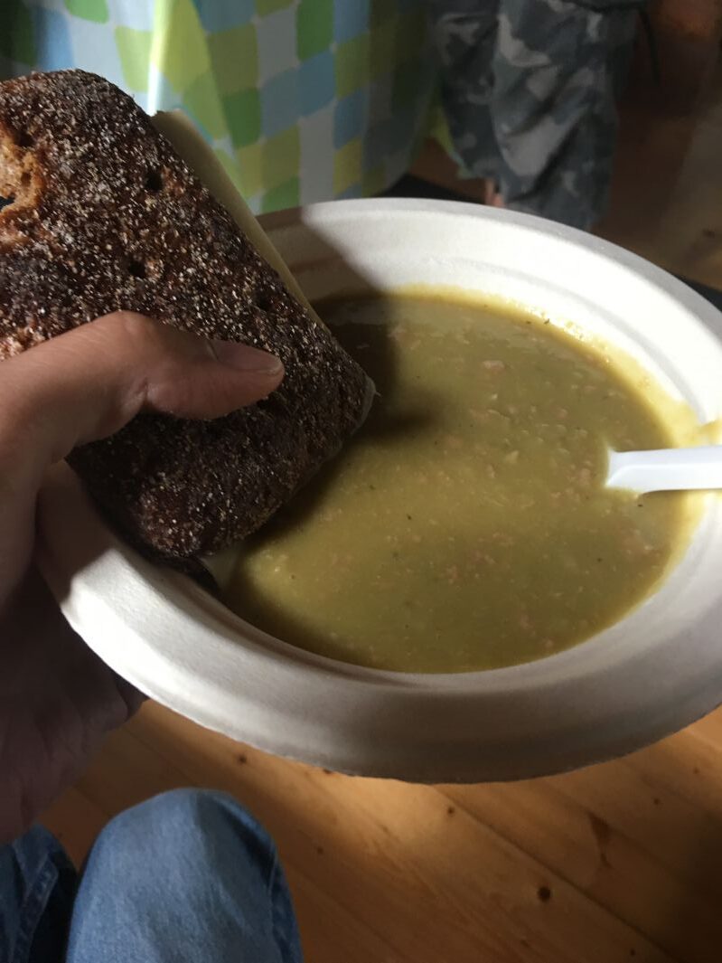 Hernekeittoとライ麦パン