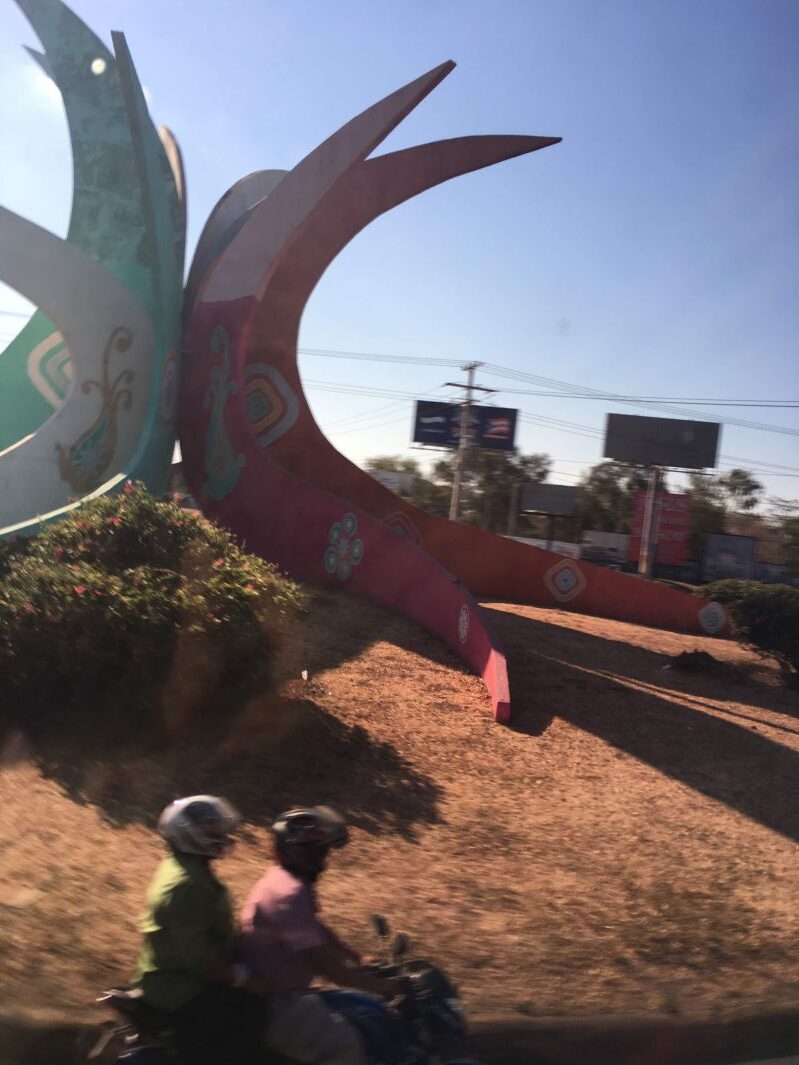 マナグア市内のオブジェ