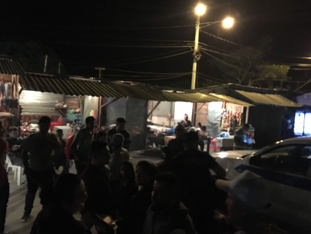 国境近くの賑わい