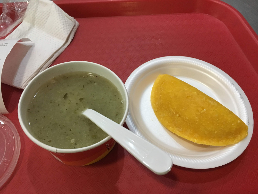 スープとエンパナーダ
