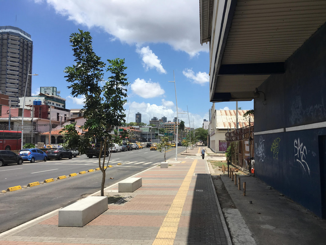 長い直線道路