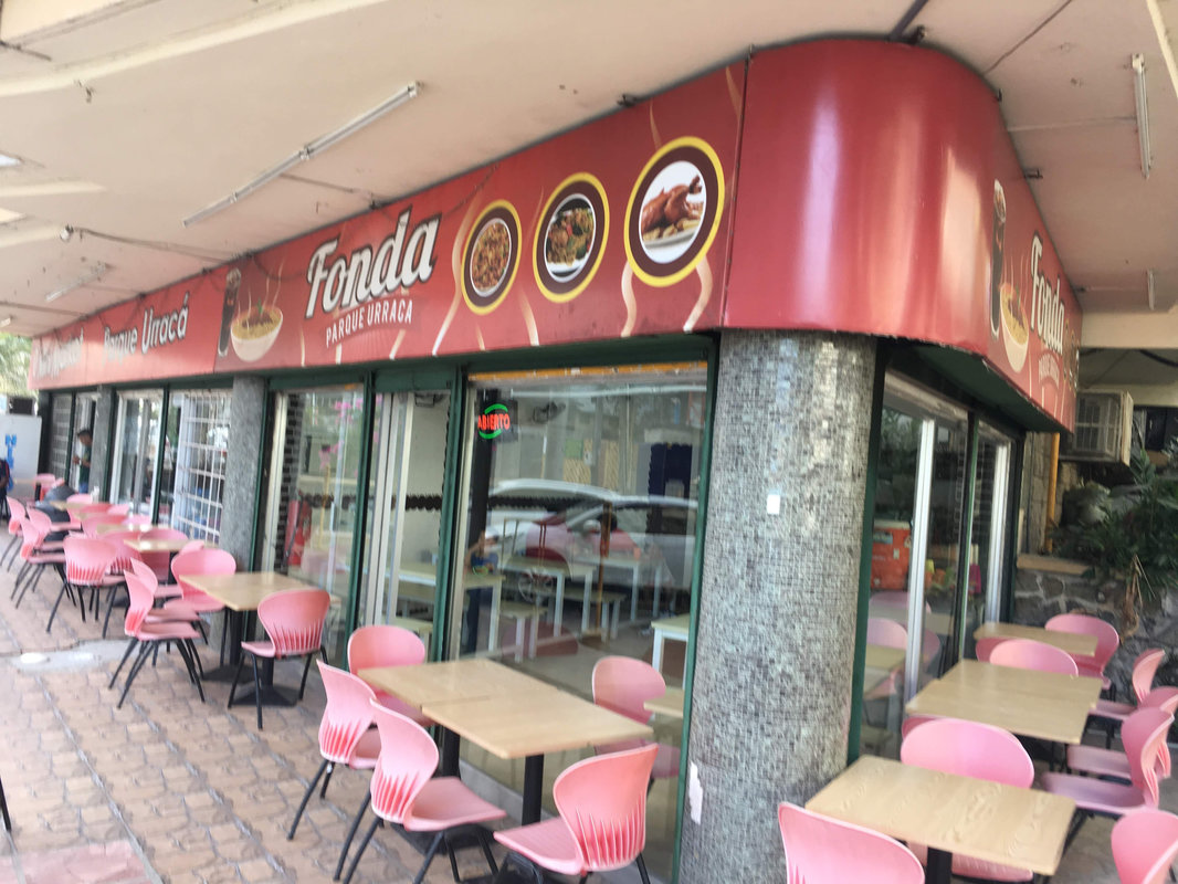 お店の角