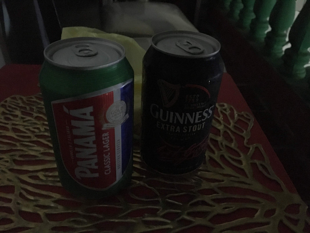 暗闇のビール缶