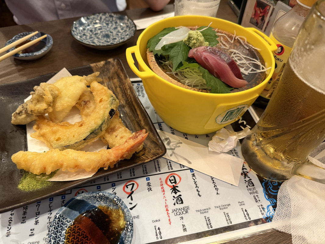 天ぷら盛り合わせとお通しの刺身